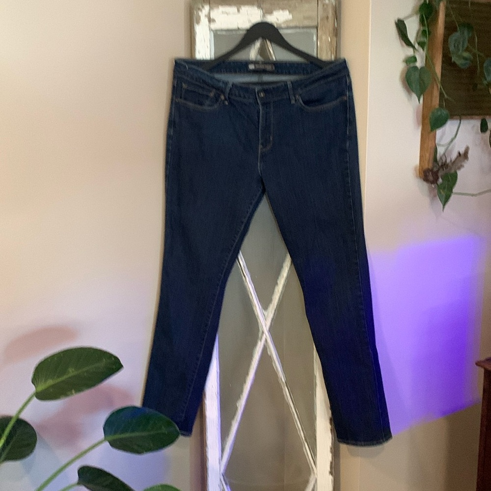Rare Find Vintage Levi’s Slight Curve, Classic Rise, Slim Leg👀👀💯
